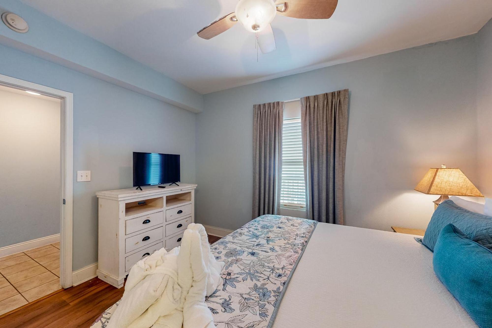 Lake Town Wharf Panama City Beach Room photo